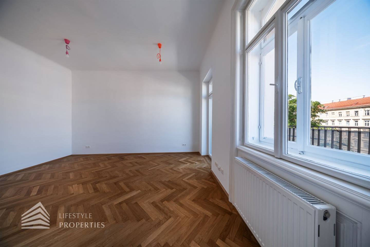 Garçonnière mit Balkon und Einbauküche
