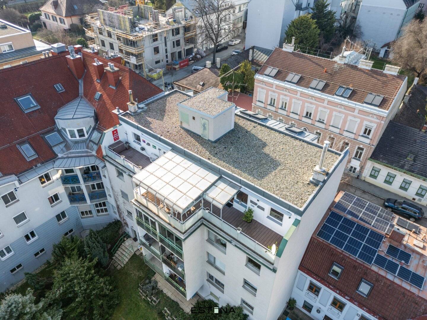 Attic apartment with large terrace and green view