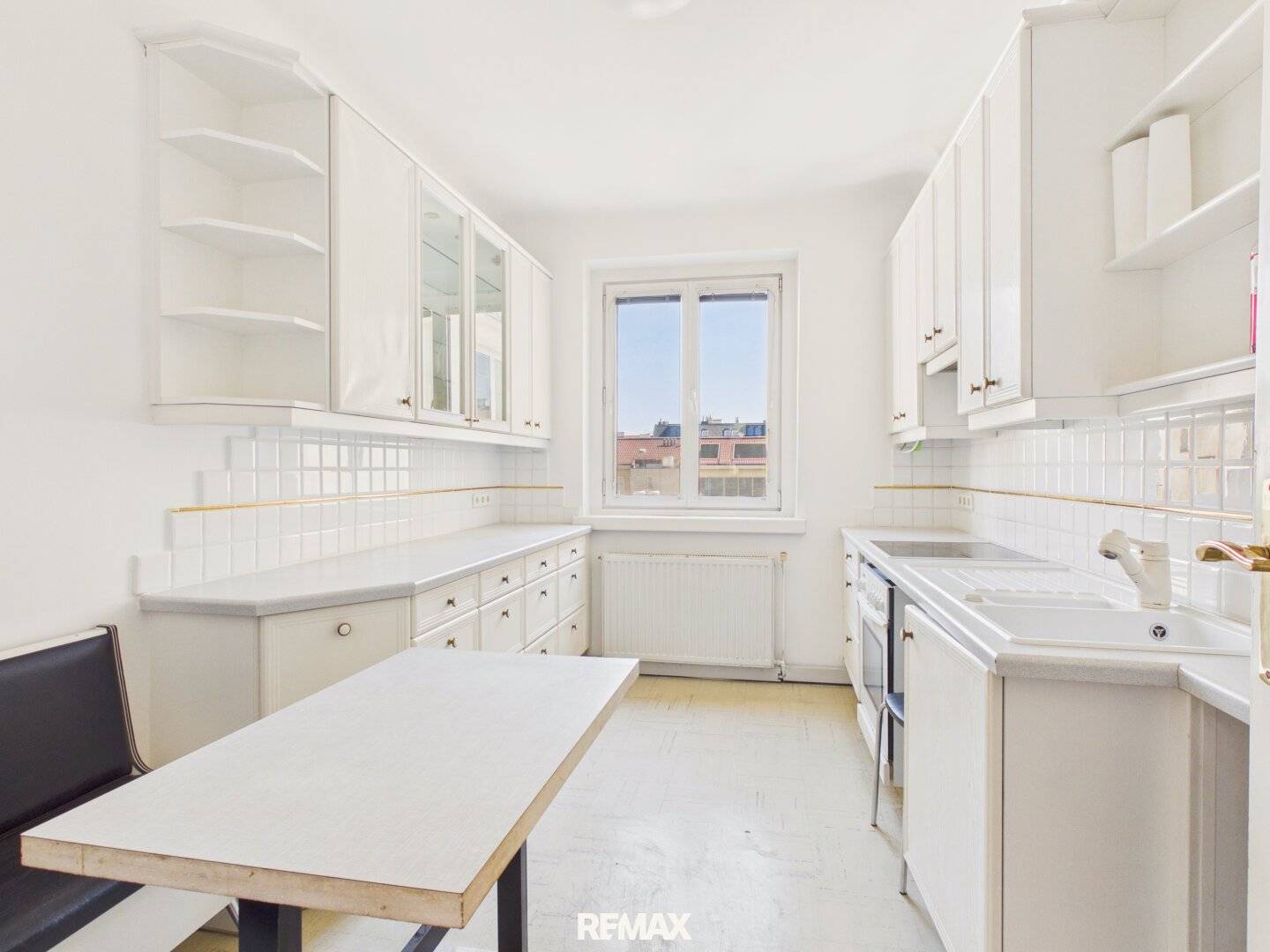 Apartment recently renovated with elevator bright