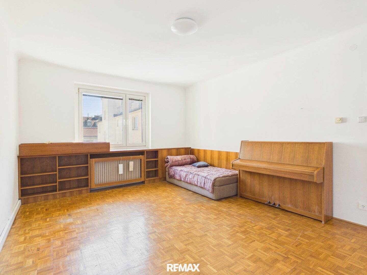 Apartment recently renovated with elevator bright