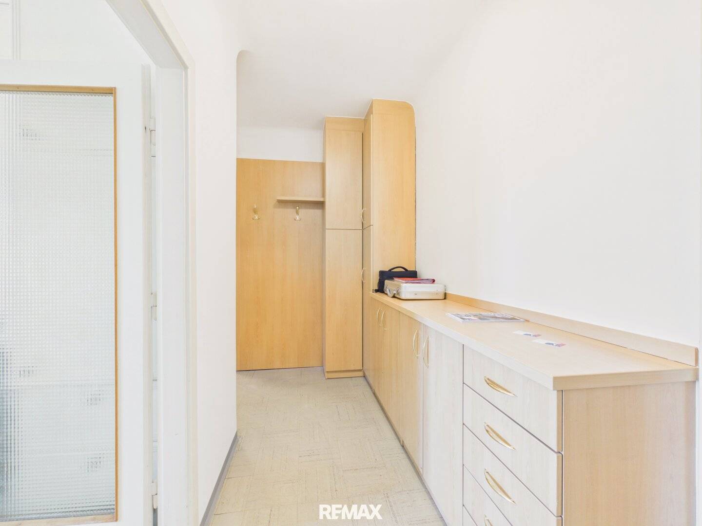 Apartment recently renovated with elevator bright