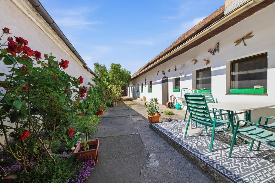 Renovierungsbedürftiges Bauernhaus mit Garten