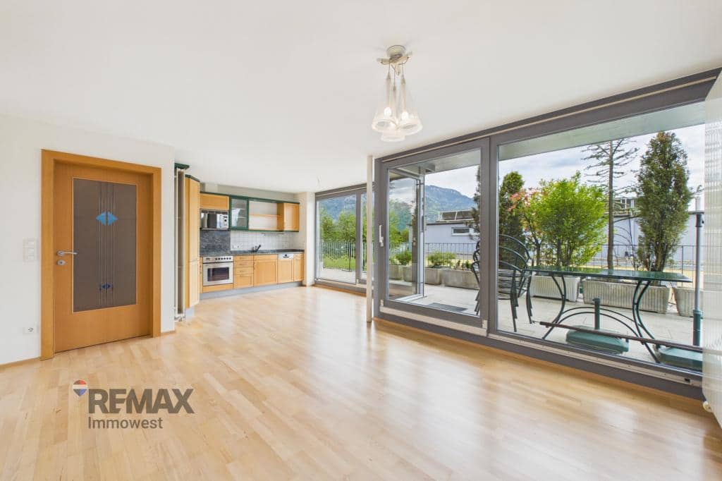 Attic apartment with terrace in a quiet location