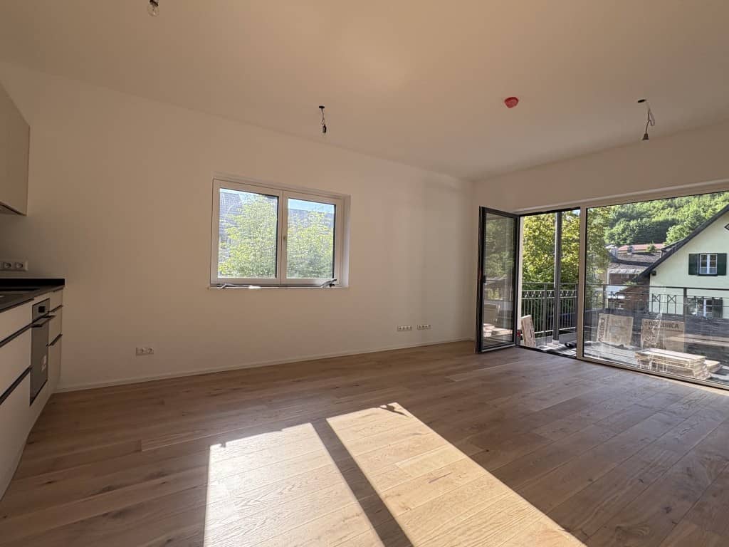 New build first occupancy apartment quiet center