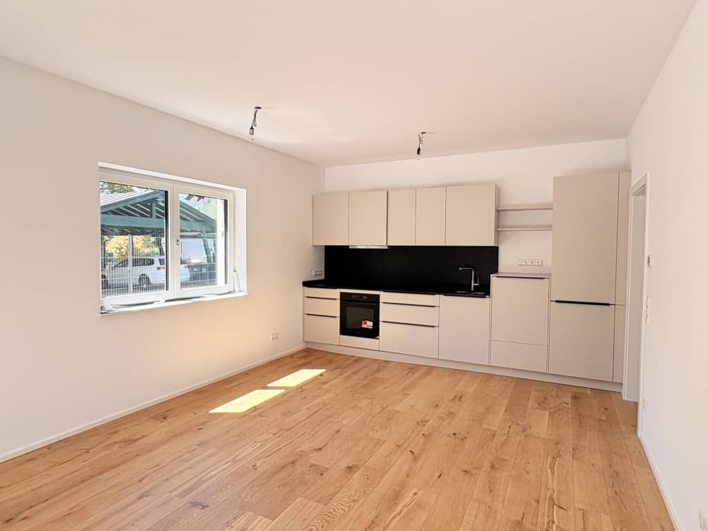 New build first occupancy apartment quiet center