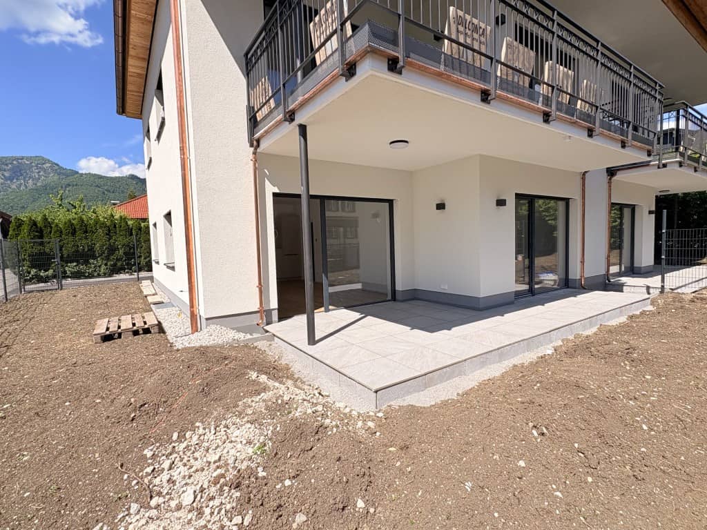Apartment first occupancy in center with garden
