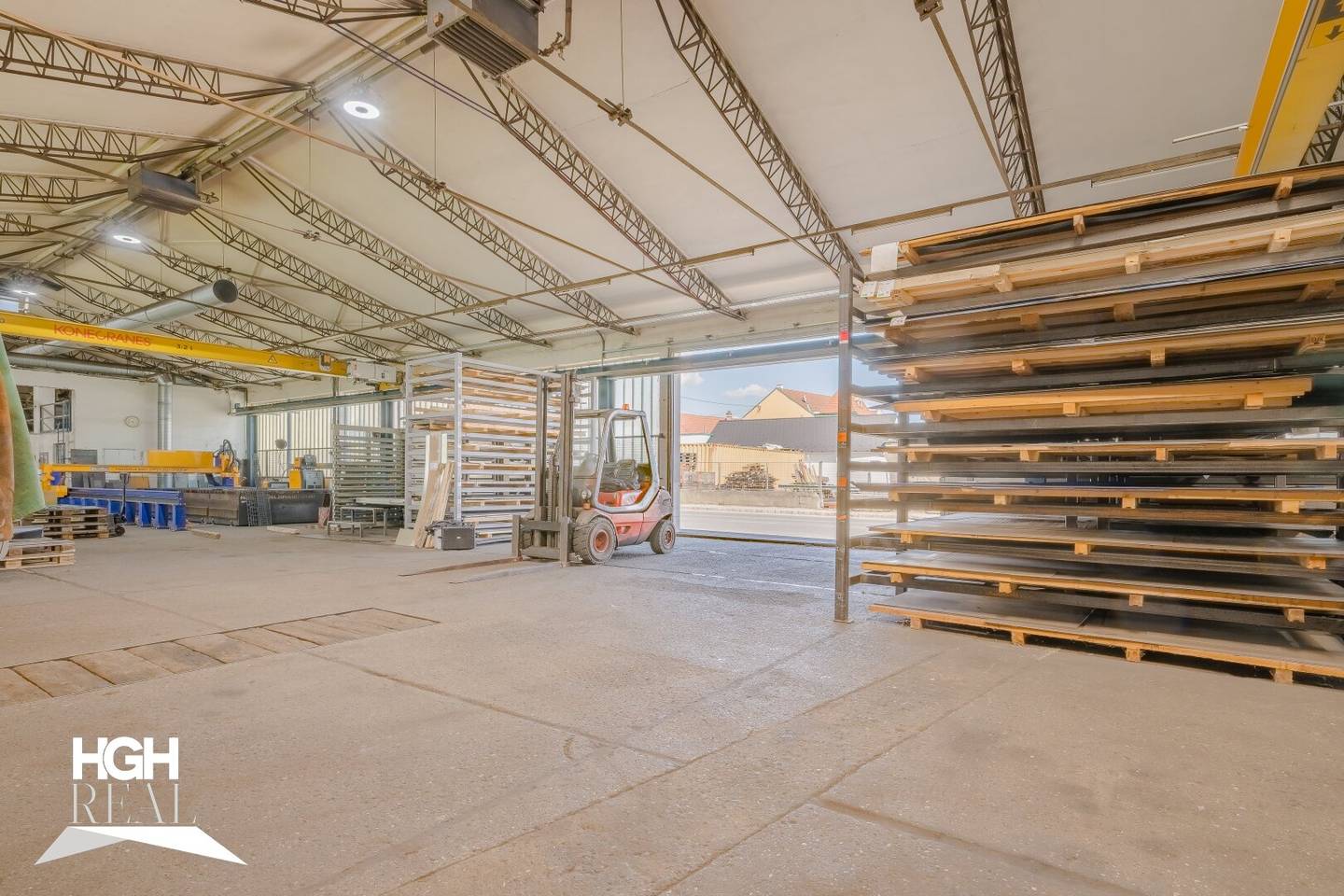 2213 Bockfließ 970 m² große Gewerbehalle Nähe Wien mit Photovoltaik-Anlage