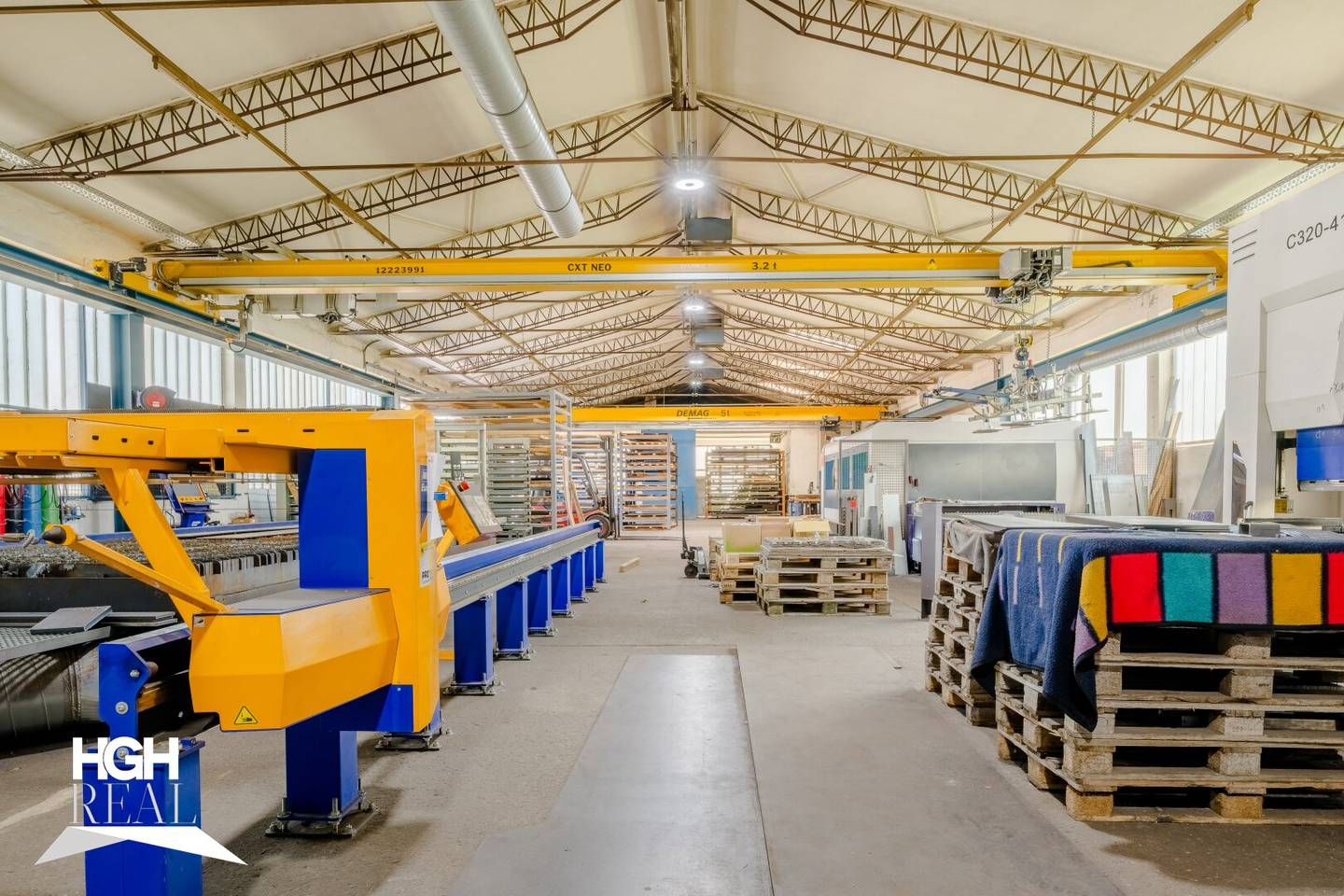 2213 Bockfließ 970 m² große Gewerbehalle Nähe Wien mit Photovoltaik-Anlage
