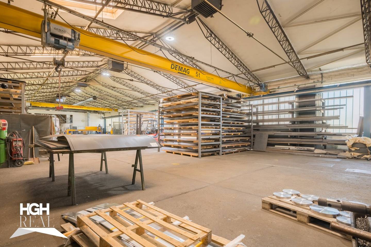 2213 Bockfließ 970 m² große Gewerbehalle Nähe Wien mit Photovoltaik-Anlage