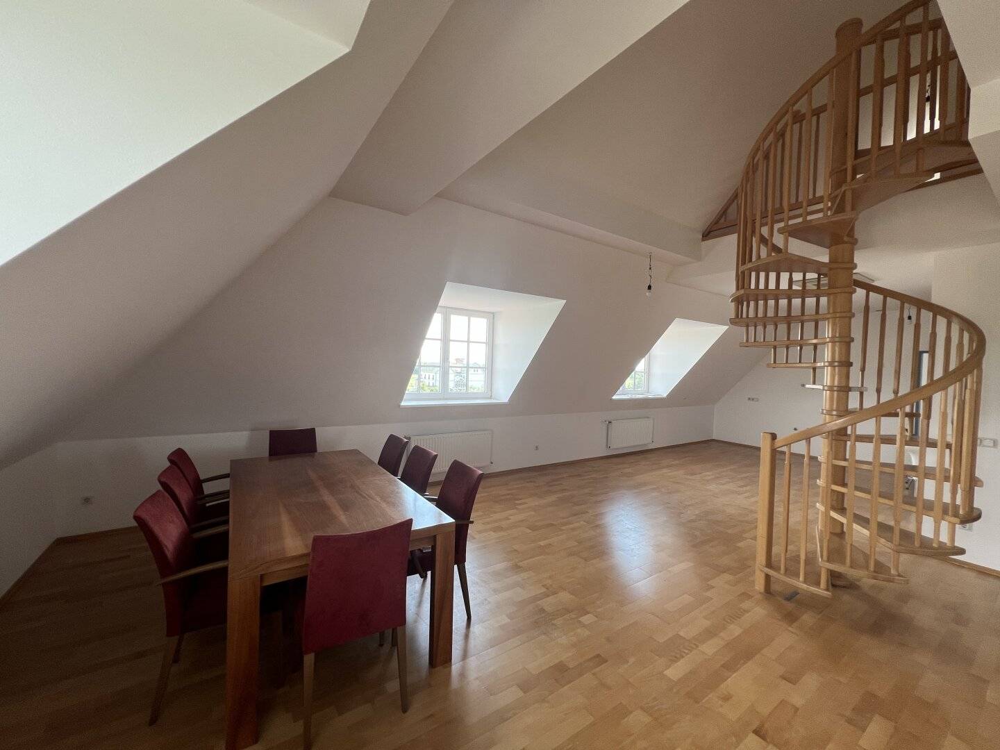Dachgeschosswohnung klimatisiert mit neuer DanKüche Lift