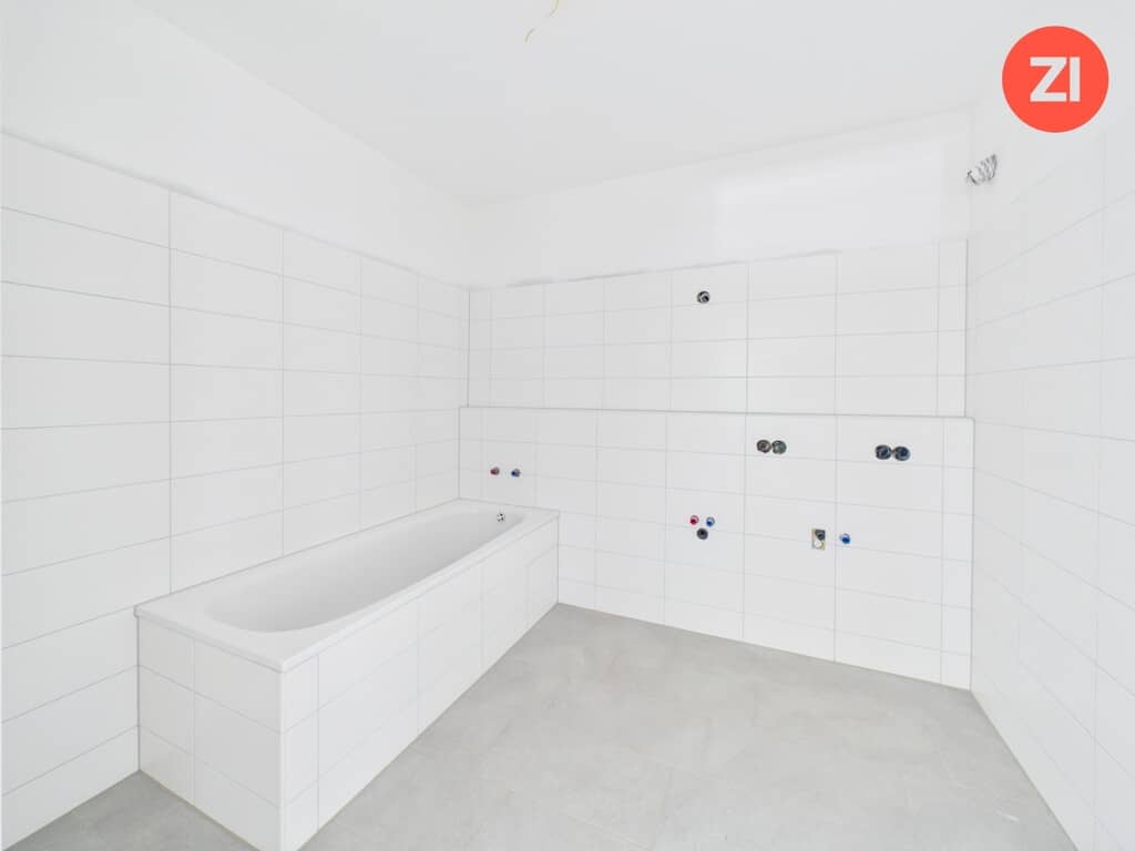 Apartment brand new first occupancy with underground parking space