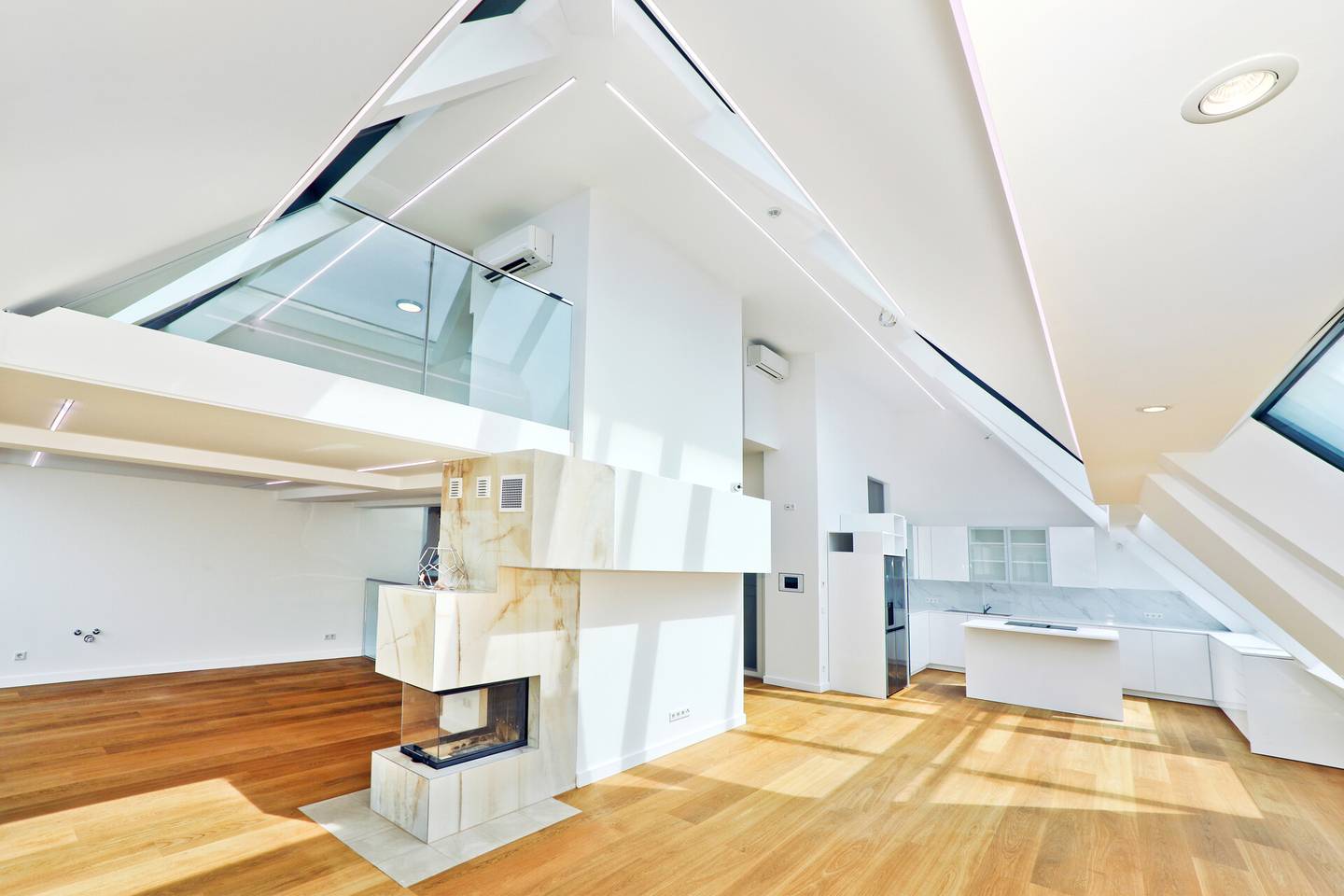 Dachgeschosswohnung im Herzen Wiens mit privatem Pool