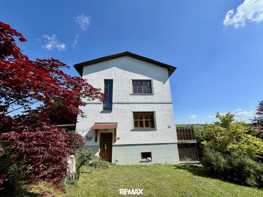 Einfamilienhaus mit Garten und Balkon