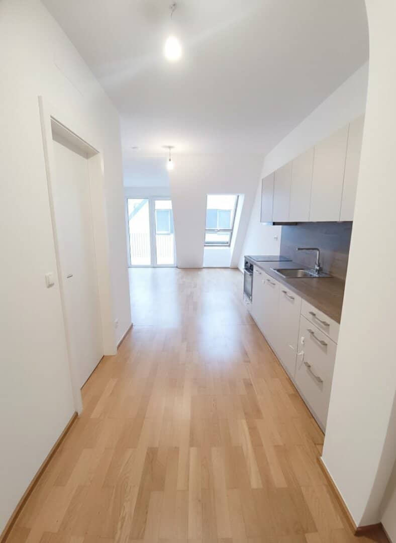 Top floor apartment with balcony and underfloor heating