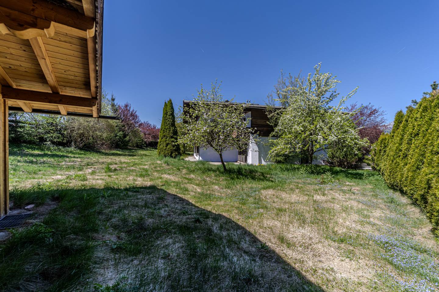 Wohnung mit großem Garten und Terrasse nahe zum Schwarzsee