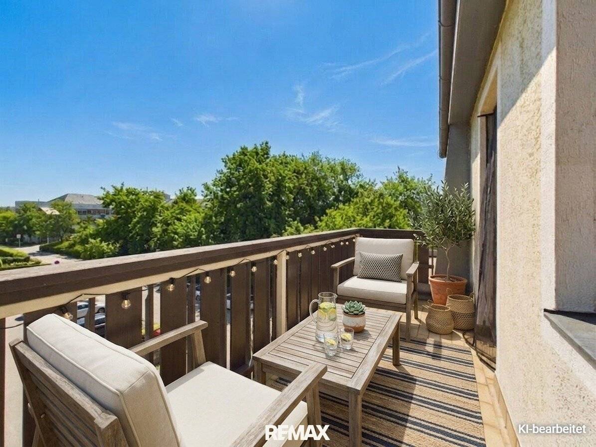 Apartment with balcony bright rooms and a quiet location