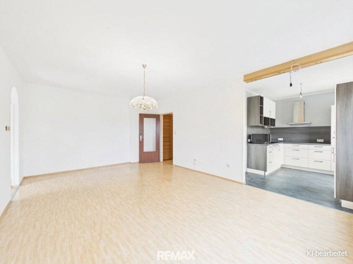 Apartment with balcony bright rooms and a quiet location