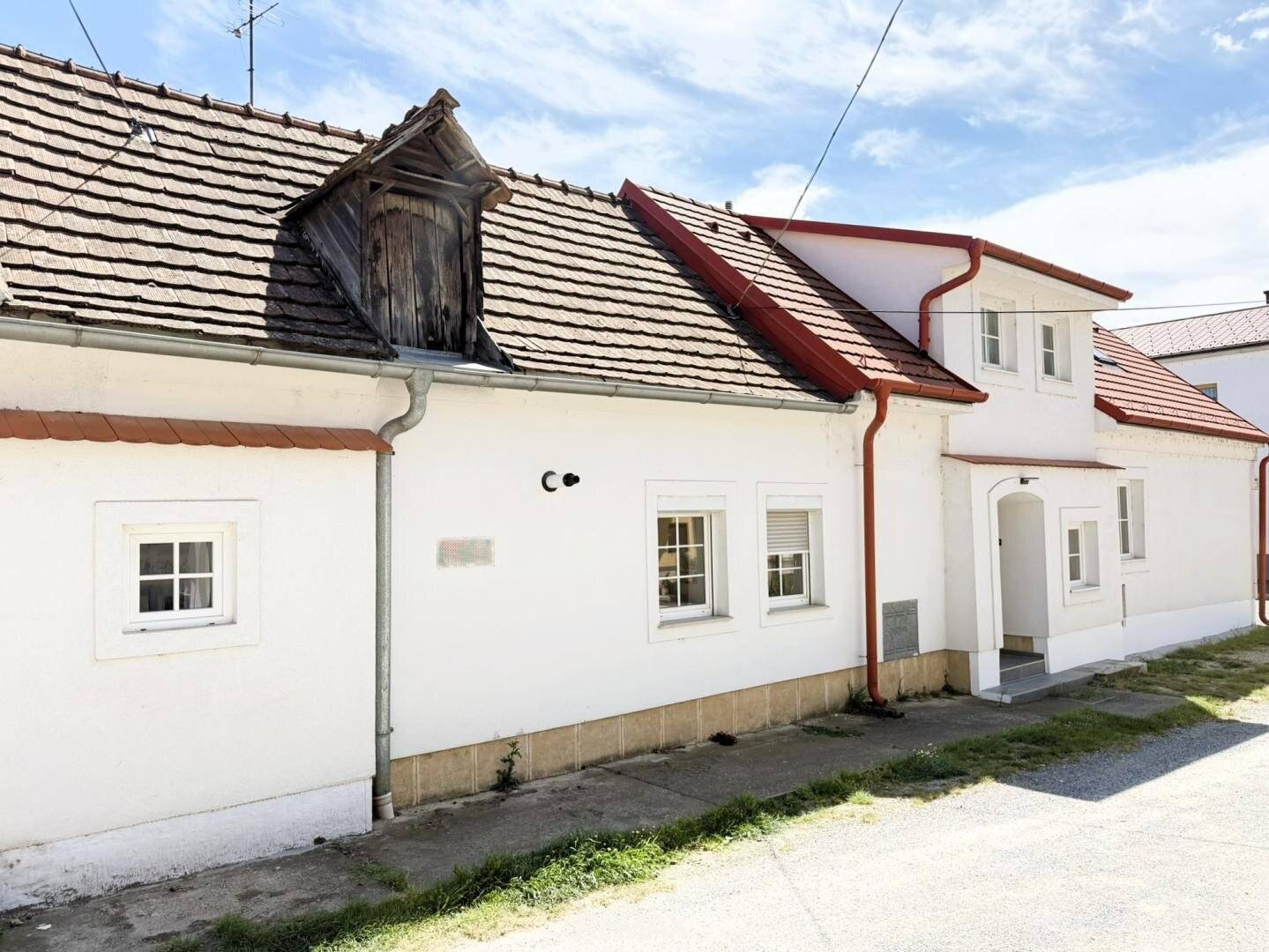 Small renovated farmhouse without garden at a super price