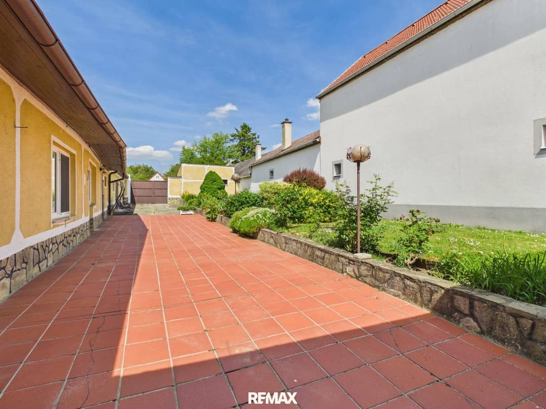 Single Family House in Neudorf