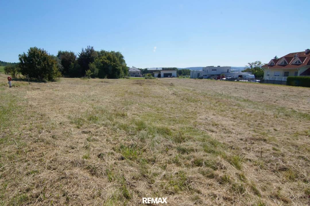 914 m² Building Plot in Hof am Leithaberge