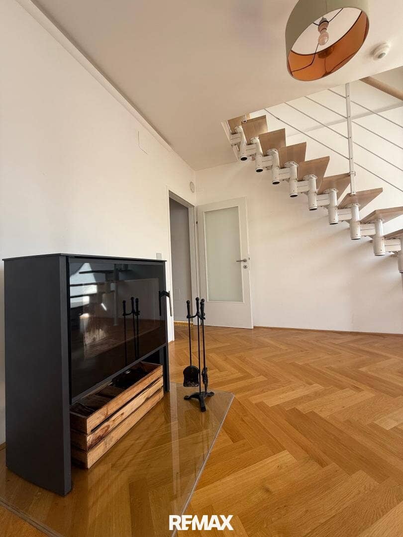 Attic apartment with terrace first occupancy
