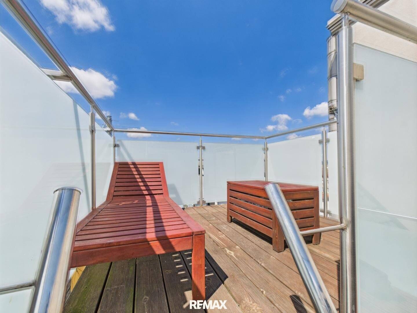 Attic apartment with terrace first occupancy