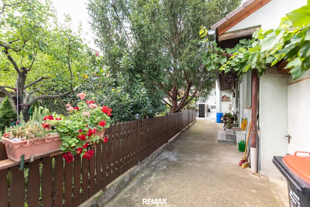 Haus mit 2 Wohneinheiten und Garten in Gols