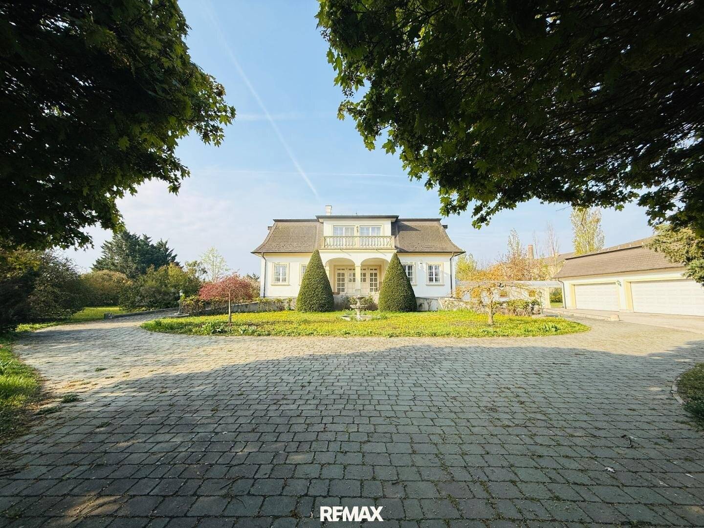 Villa with Park Garden and Outbuildings