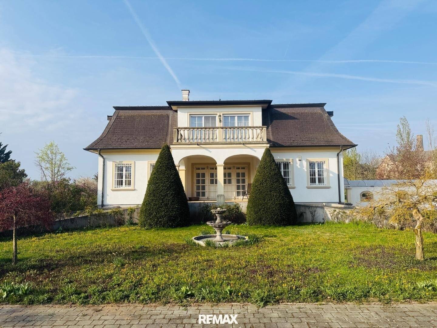 Villa with Park Garden and Outbuildings
