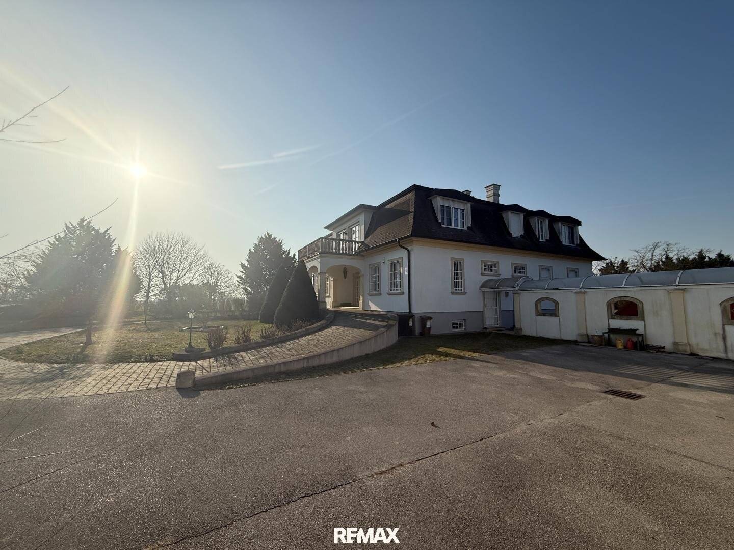 Villa with Park Garden and Outbuildings