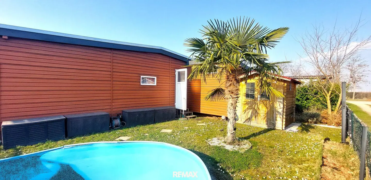 Mobile Home with Pool in Sankt Andrä