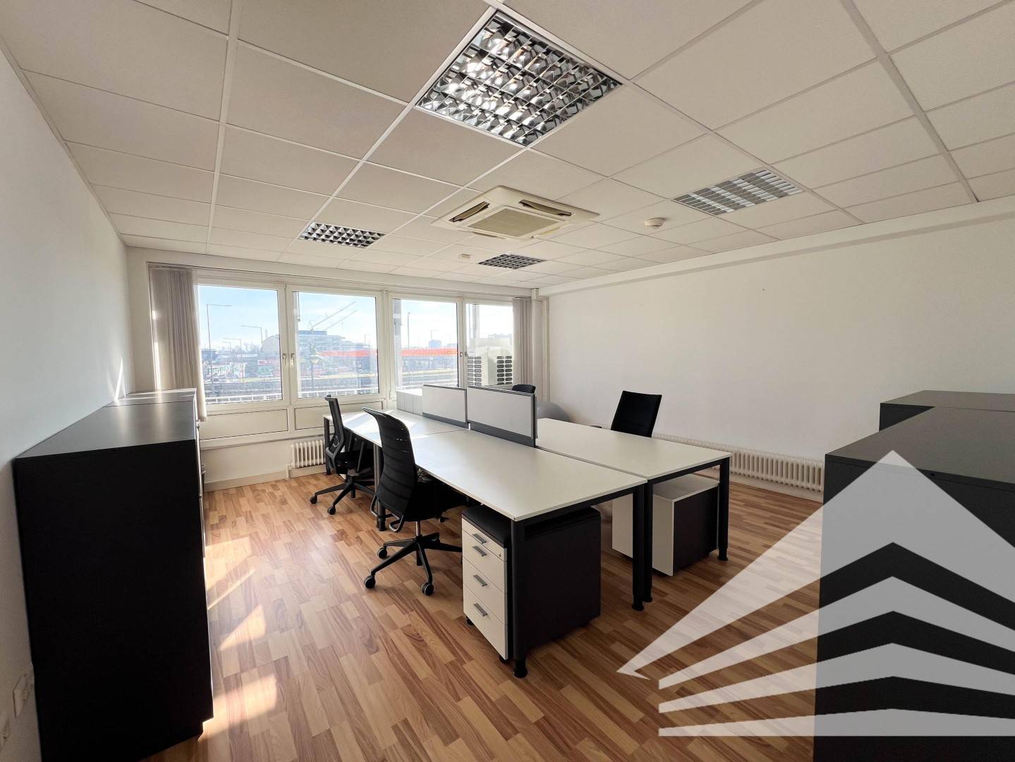 Klimatisiertes 370 m² Büro auf einer Ebene am Linzer Winterhafen!