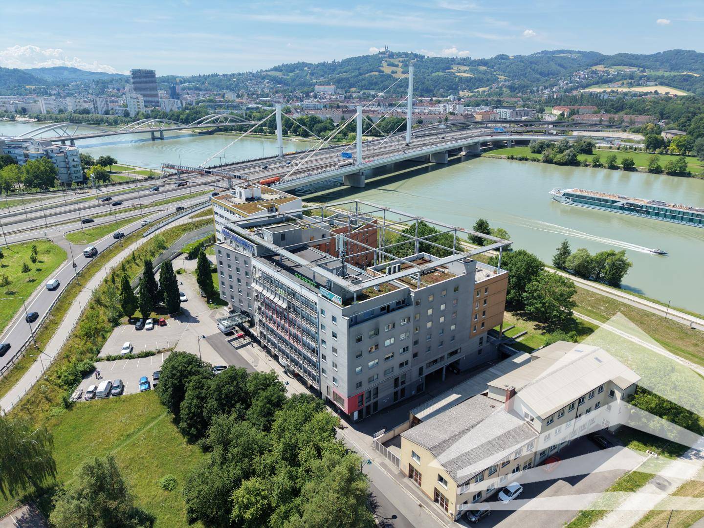 Klimatisiertes 370 m² Büro auf einer Ebene am Linzer Winterhafen!