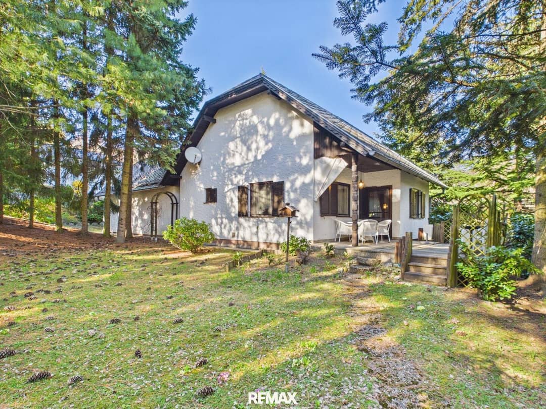 Stilvolles Einfamilienhaus in Waldrandlage
