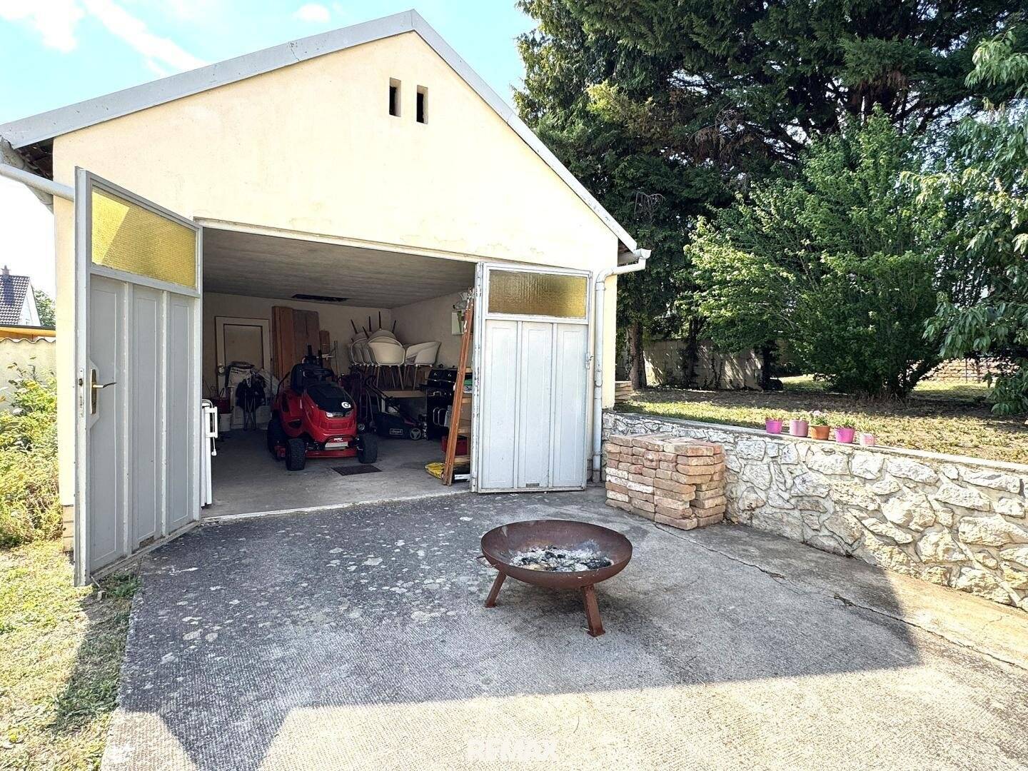 Bungalow mit 2 Garagen in Großhöflein