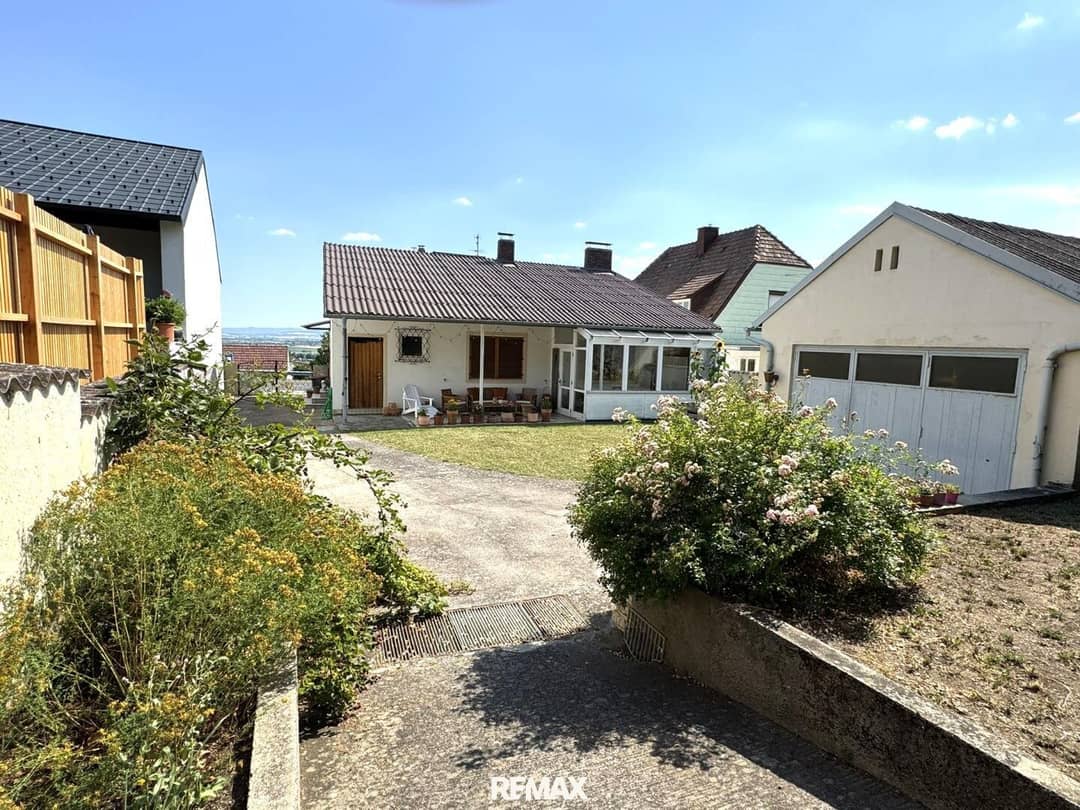 Bungalow mit 2 Garagen in Großhöflein