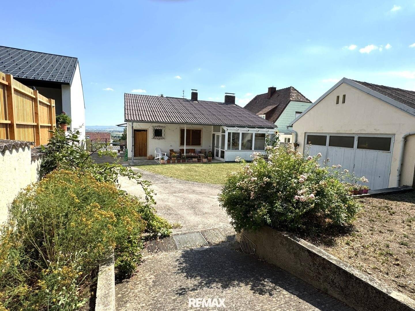 Bungalow mit 2 Garagen in Großhöflein