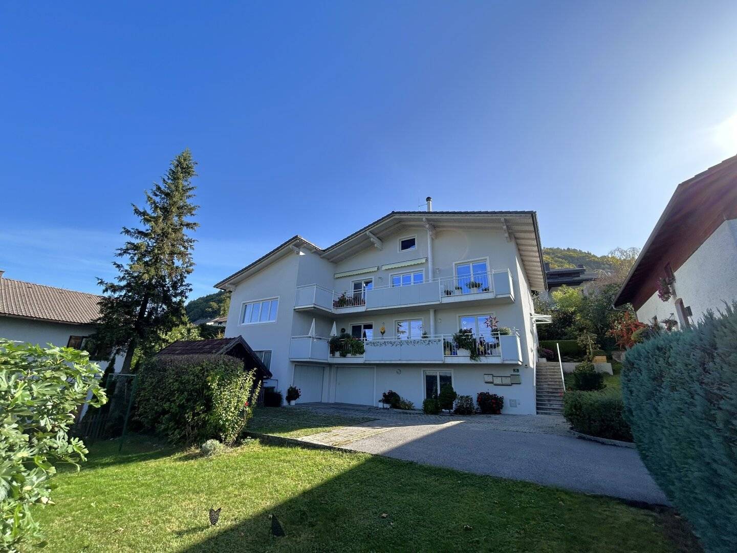 Apartment near the lake with terrace and parking