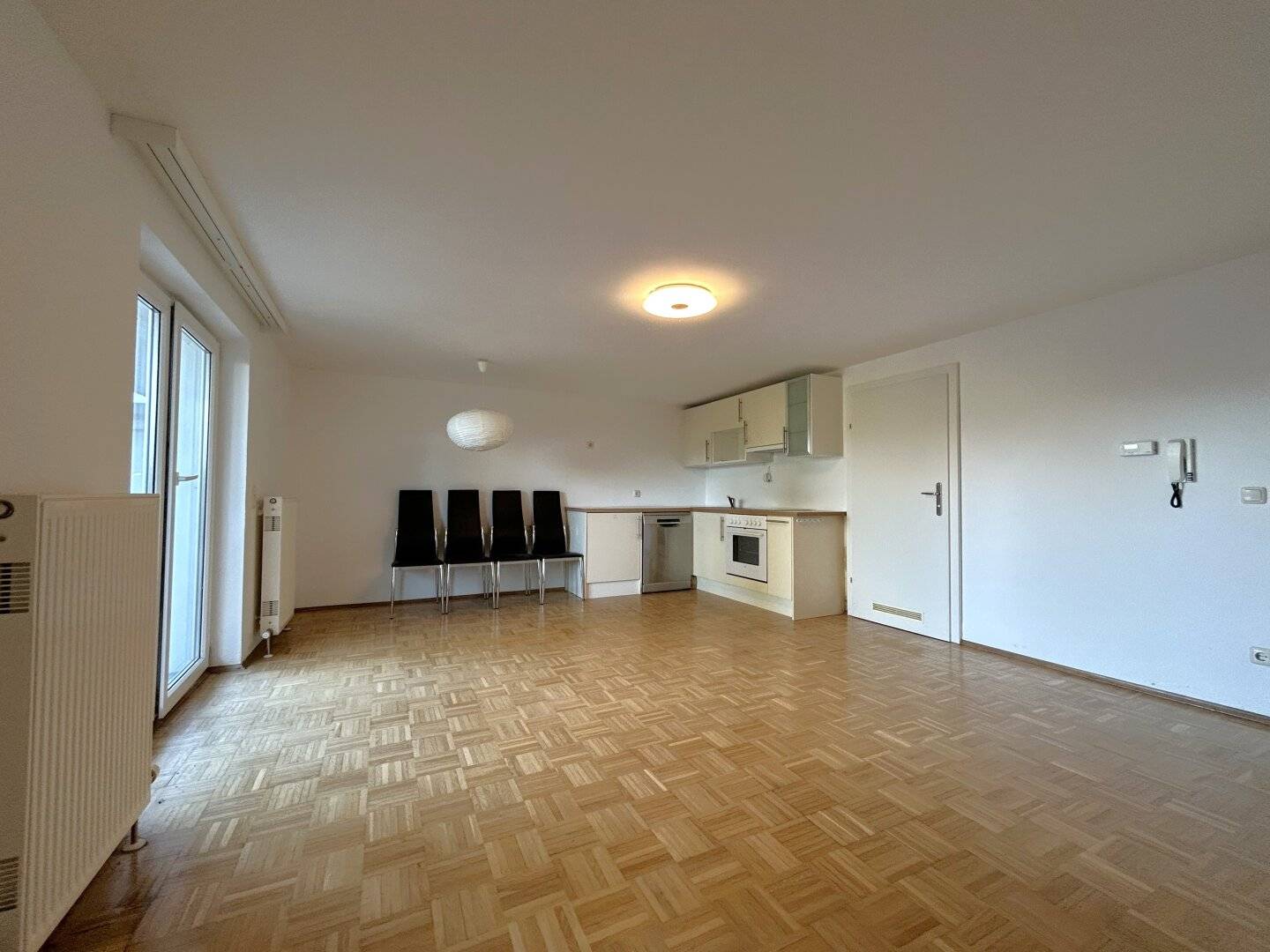 Apartment near the lake with terrace and parking