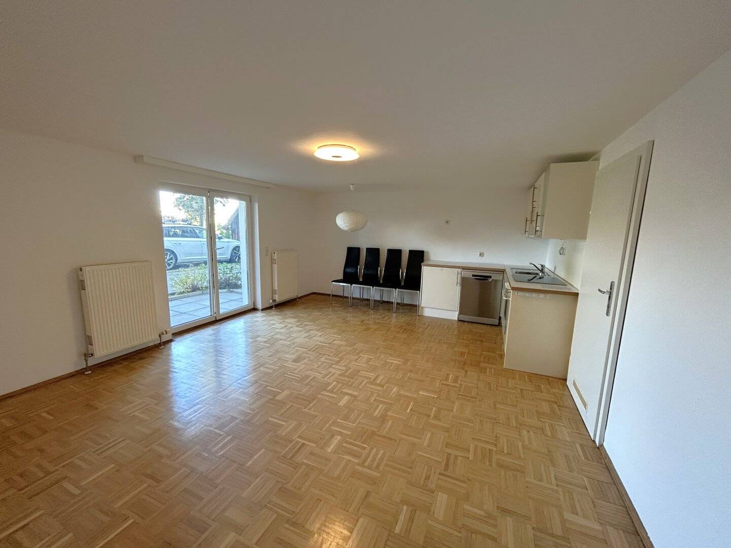 Apartment near the lake with terrace and parking