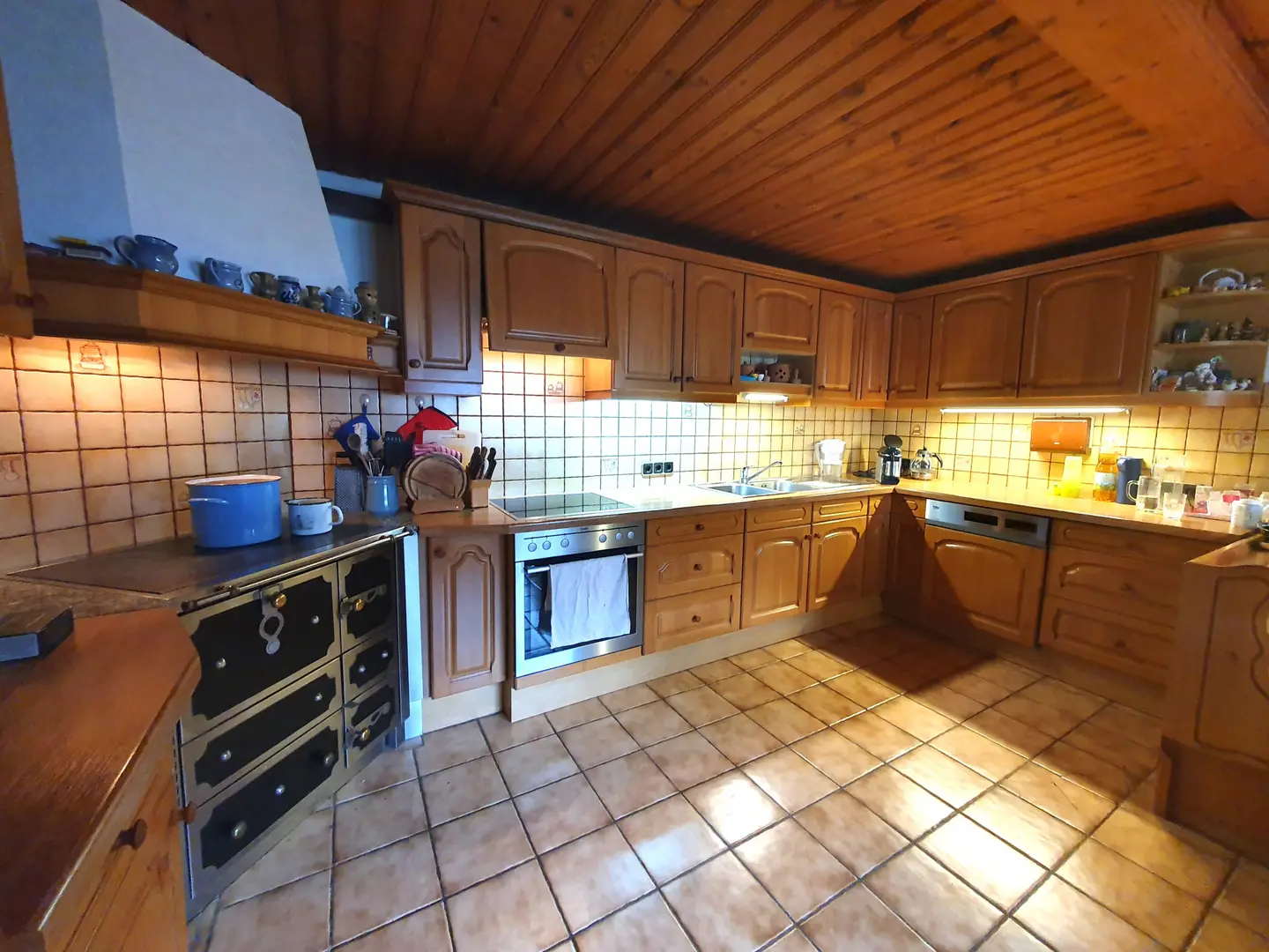 2.8 ha Farmland with House and Barn