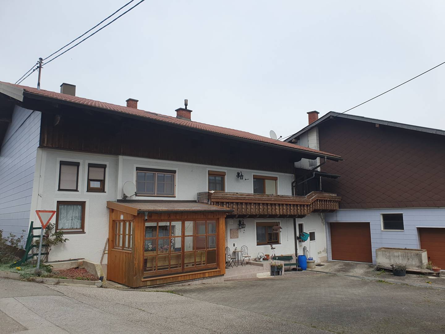 Rural property with pasture land and stable buildings