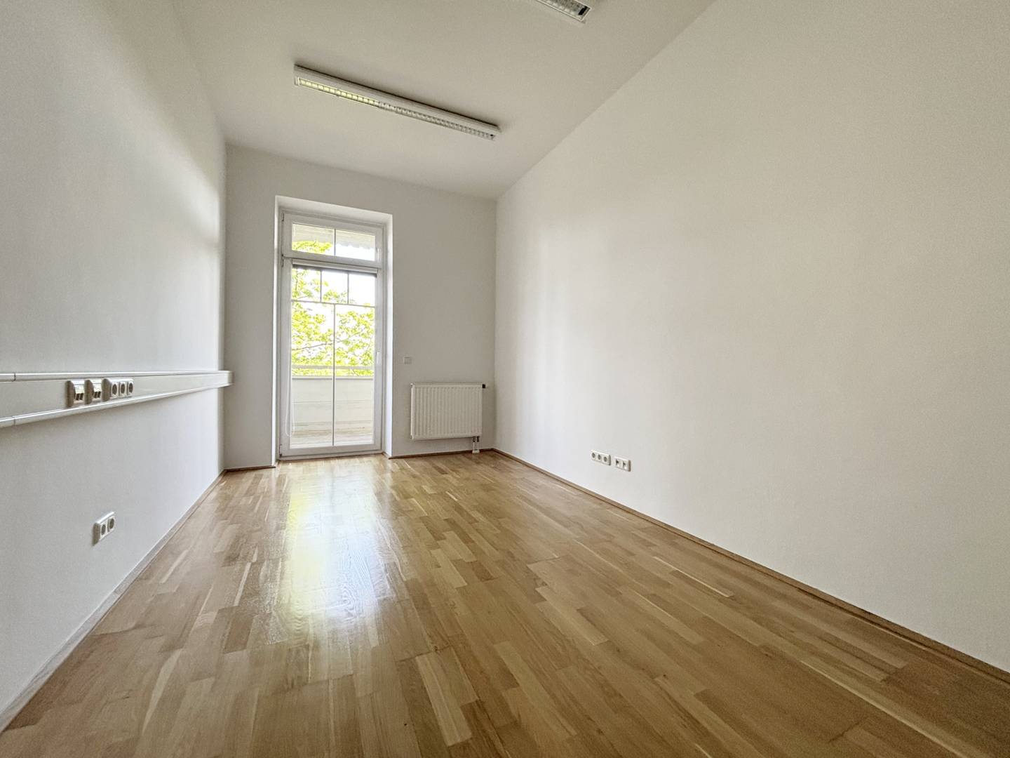 Period apartment on the first floor with balcony