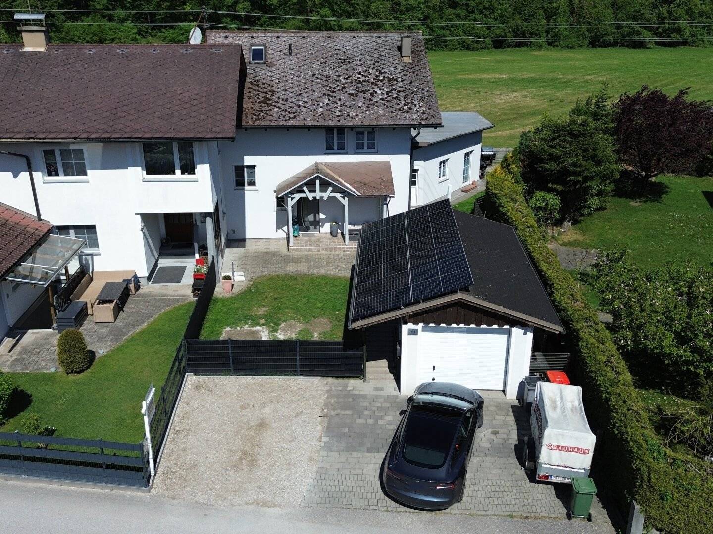 Wohnung mit Garten auf zwei Ebenen und Garage
