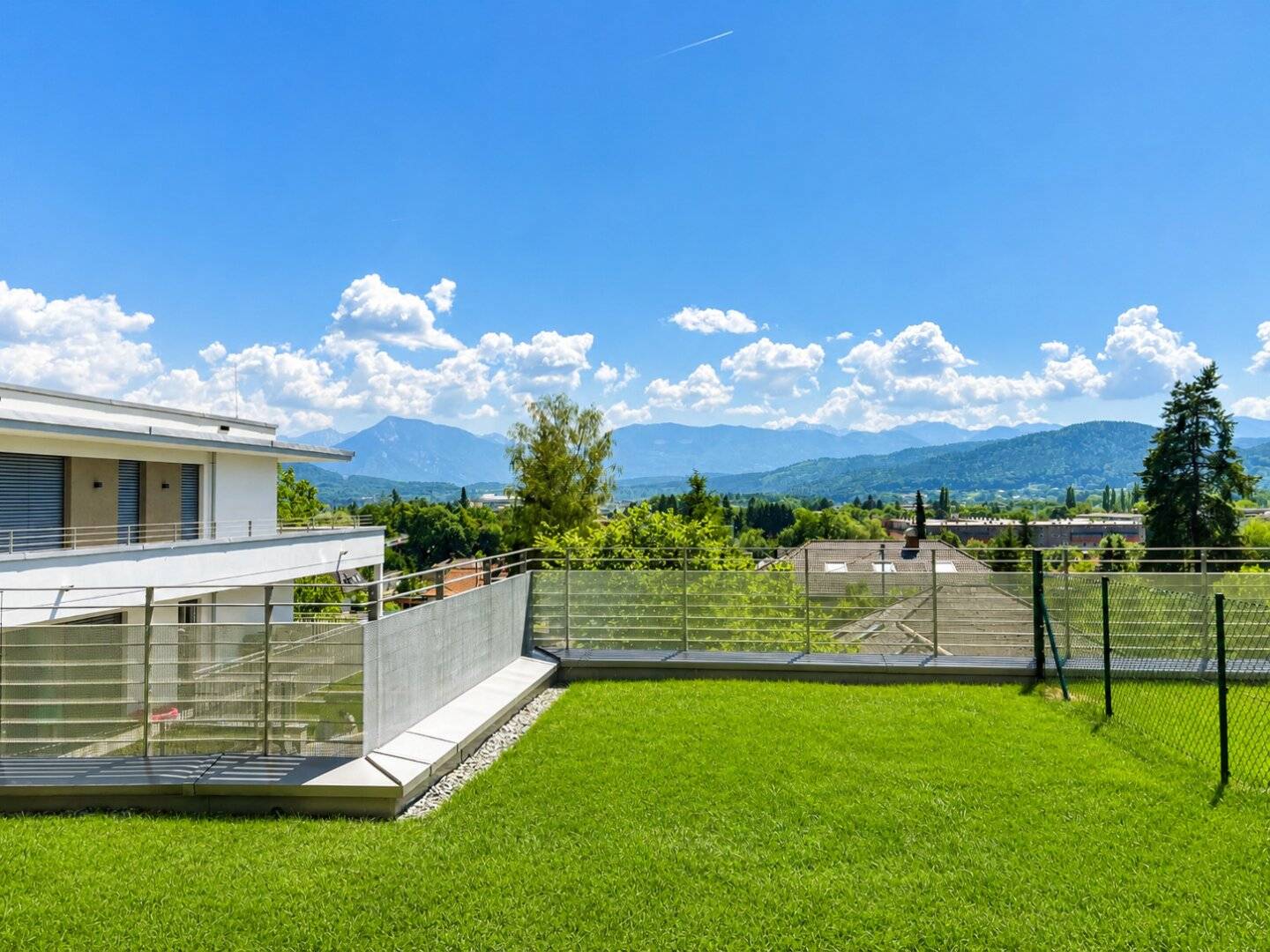 Wohnung mit Garten und Terrasse im Neubau The Hills