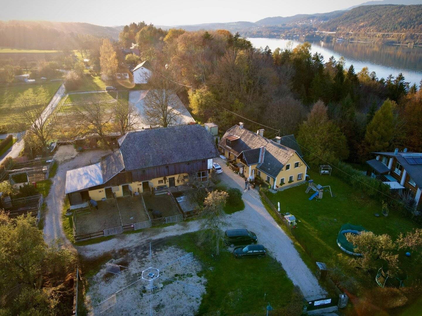 Grundstück mit Seeblick & Reitanlage