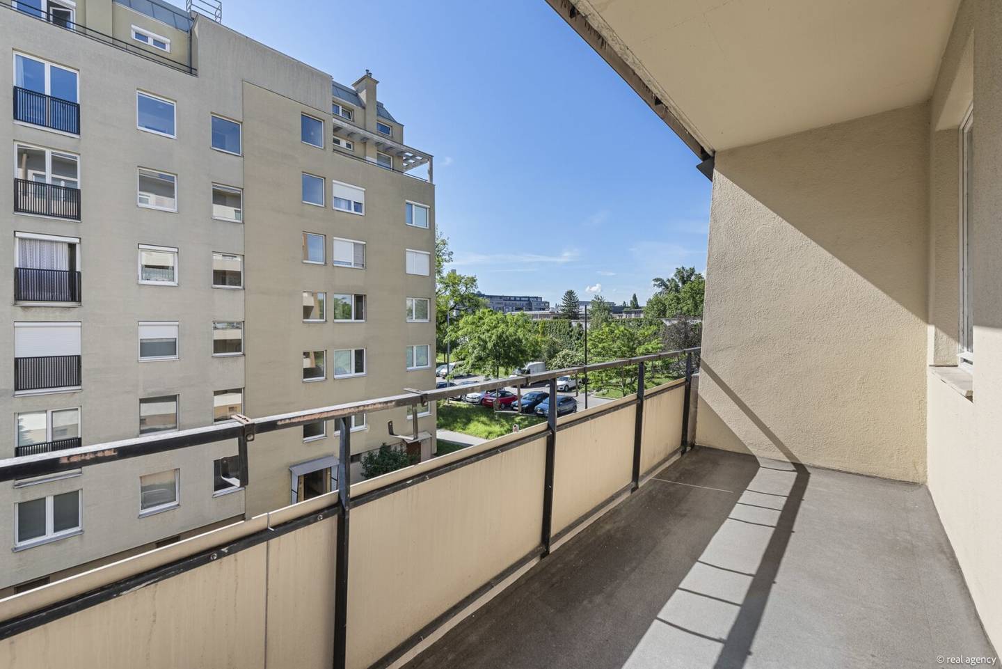Quiet Loggia Apartment in 3rd District