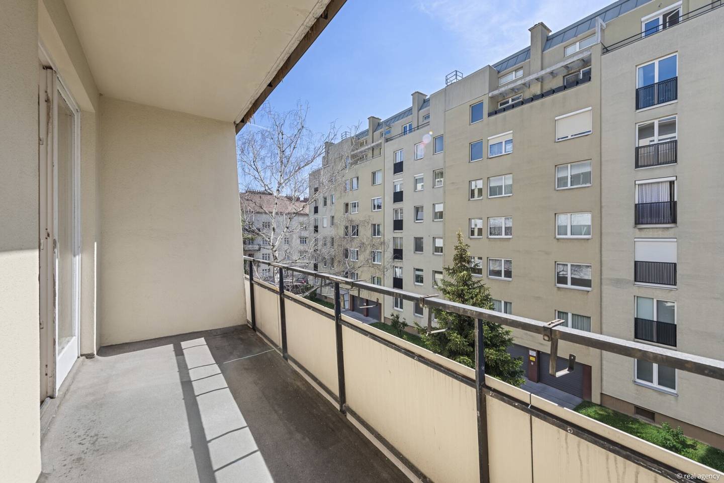 Quiet Loggia Apartment in 3rd District