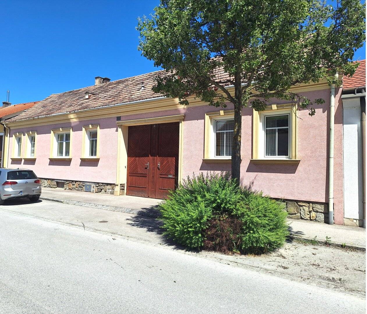 Spacious Farmhouse with Garden in Viendorf