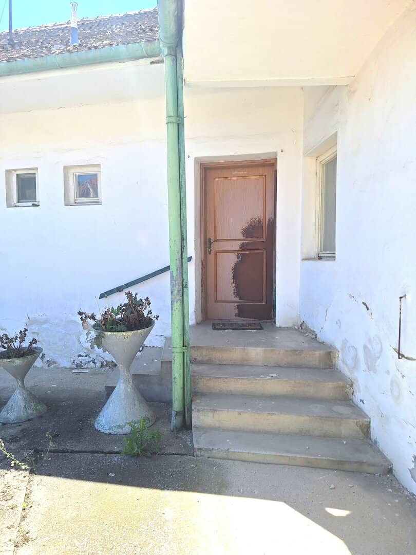 Spacious Farmhouse with Garden in Viendorf